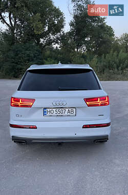 Позашляховик / Кросовер Audi Q7 2019 в 
