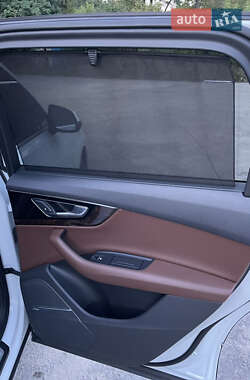 Позашляховик / Кросовер Audi Q7 2019 в 