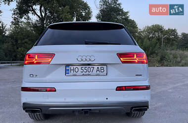 Позашляховик / Кросовер Audi Q7 2019 в 