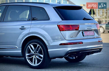 Внедорожник / Кроссовер Audi Q7 2017 в 