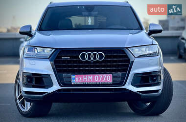 Внедорожник / Кроссовер Audi Q7 2017 в 