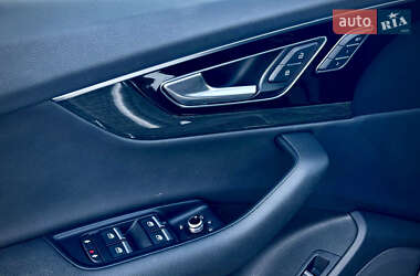 Внедорожник / Кроссовер Audi Q7 2017 в 