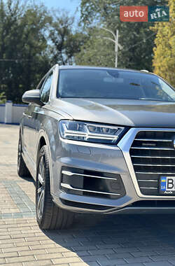 Позашляховик / Кросовер Audi Q7 2015 в 