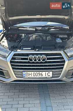 Позашляховик / Кросовер Audi Q7 2015 в 