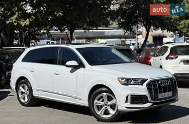 Позашляховик / Кросовер Audi Q7 2022 в 