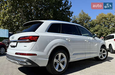 Позашляховик / Кросовер Audi Q7 2022 в 