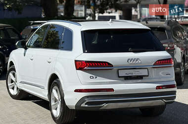Позашляховик / Кросовер Audi Q7 2022 в 