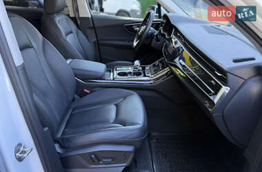 Позашляховик / Кросовер Audi Q7 2022 в 