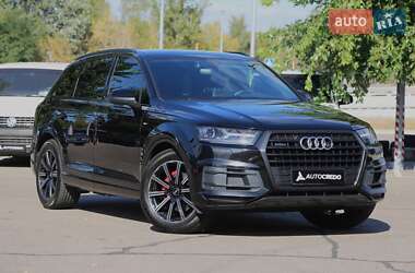 Позашляховик / Кросовер Audi Q7 2017 в 