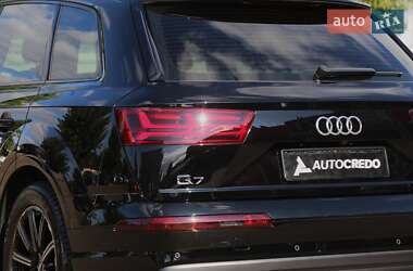 Позашляховик / Кросовер Audi Q7 2017 в 