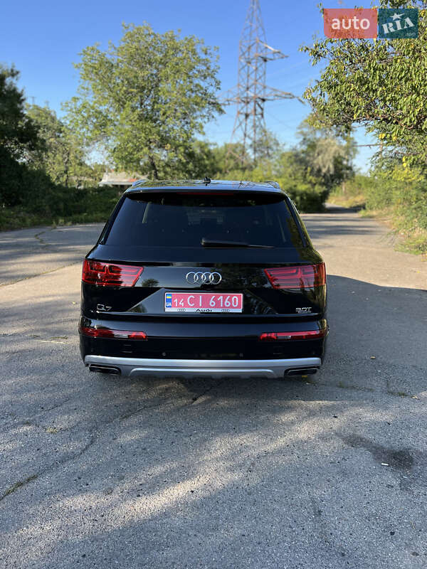 Позашляховик / Кросовер Audi Q7 2018 в Зміїві