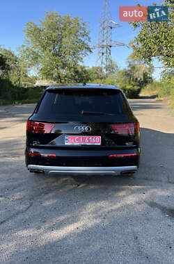 Внедорожник / Кроссовер Audi Q7 2018 в 