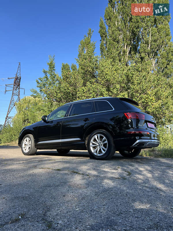 Позашляховик / Кросовер Audi Q7 2018 в Зміїві