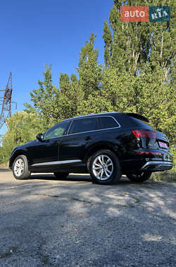 Внедорожник / Кроссовер Audi Q7 2018 в 