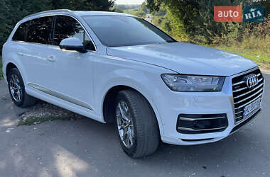 Позашляховик / Кросовер Audi Q7 2019 в 
