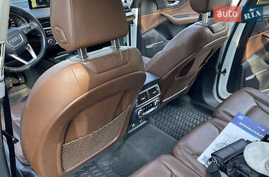 Позашляховик / Кросовер Audi Q7 2019 в 