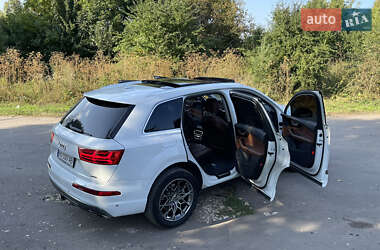 Позашляховик / Кросовер Audi Q7 2019 в 