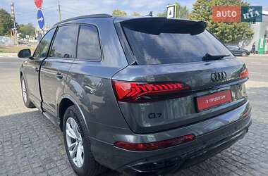 Позашляховик / Кросовер Audi Q7 2022 в 