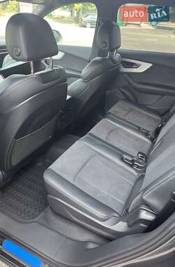 Позашляховик / Кросовер Audi Q7 2022 в 