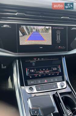 Позашляховик / Кросовер Audi Q7 2022 в 