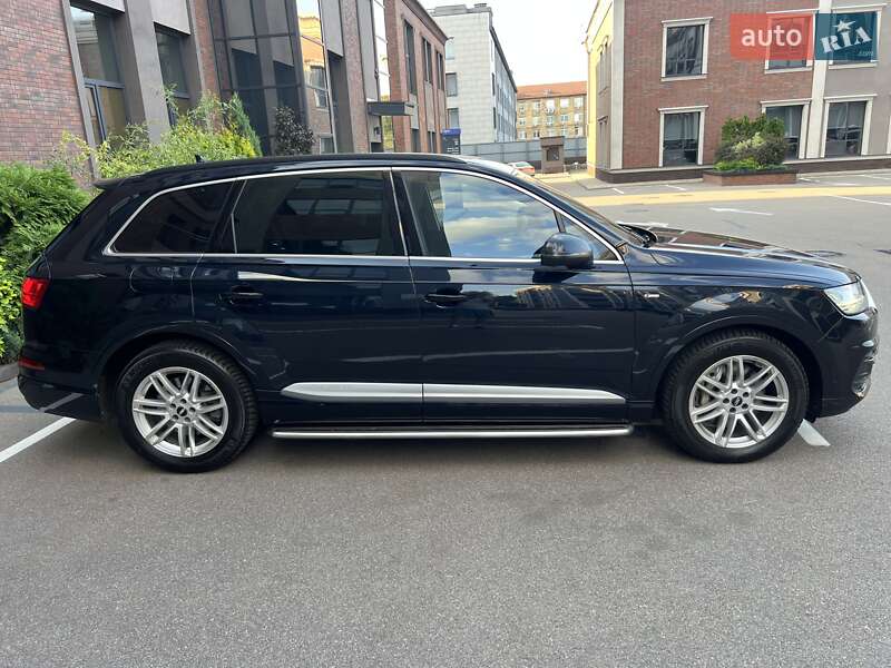 Внедорожник / Кроссовер Audi Q7 2016 в Киеве