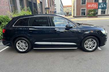 Позашляховик / Кросовер Audi Q7 2016 в 