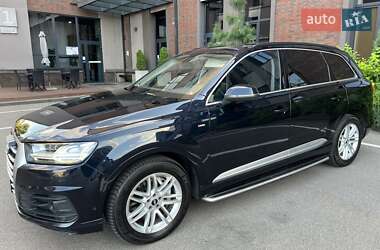Позашляховик / Кросовер Audi Q7 2016 в 