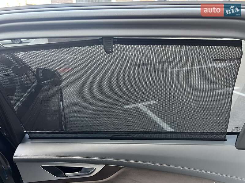 Внедорожник / Кроссовер Audi Q7 2016 в Киеве