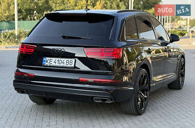 Внедорожник / Кроссовер Audi Q7 2015 в 