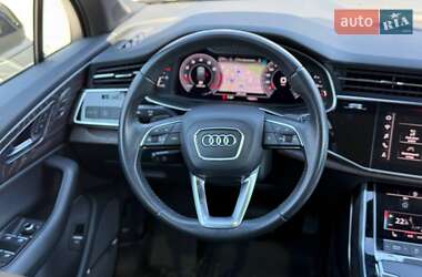 Позашляховик / Кросовер Audi Q7 2019 в 