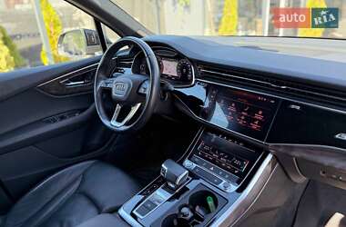 Позашляховик / Кросовер Audi Q7 2019 в 