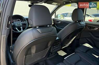 Позашляховик / Кросовер Audi Q7 2019 в 
