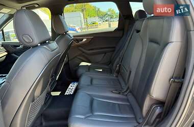 Позашляховик / Кросовер Audi Q7 2019 в 