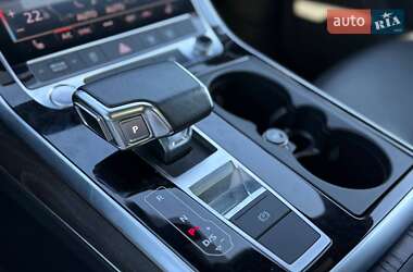 Позашляховик / Кросовер Audi Q7 2019 в 