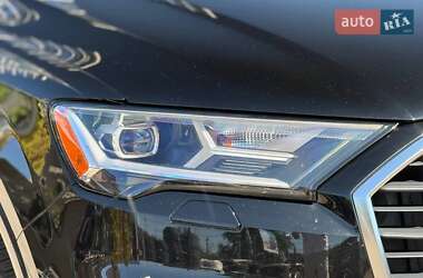 Позашляховик / Кросовер Audi Q7 2019 в 
