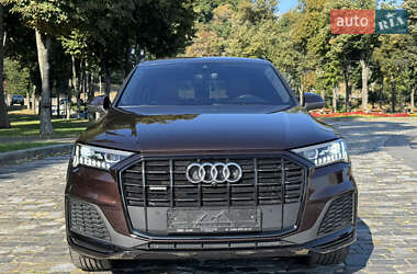 Позашляховик / Кросовер Audi Q7 2020 в 