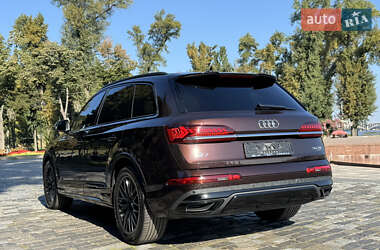 Позашляховик / Кросовер Audi Q7 2020 в 