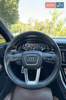 Позашляховик / Кросовер Audi Q7 2020 в 