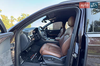 Позашляховик / Кросовер Audi Q7 2020 в 