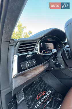 Позашляховик / Кросовер Audi Q7 2020 в 