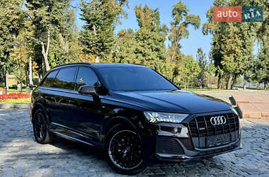 Позашляховик / Кросовер Audi Q7 2020 в 