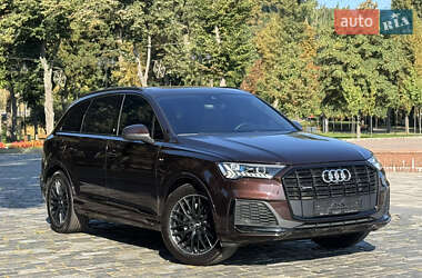 Позашляховик / Кросовер Audi Q7 2020 в 