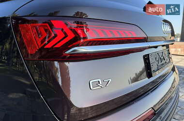 Позашляховик / Кросовер Audi Q7 2020 в 