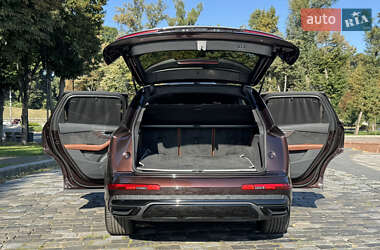 Позашляховик / Кросовер Audi Q7 2020 в 