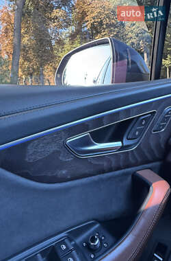 Позашляховик / Кросовер Audi Q7 2020 в 