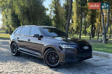 Позашляховик / Кросовер Audi Q7 2020 в 