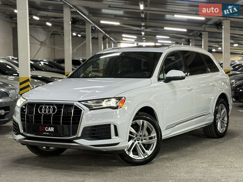 Позашляховик / Кросовер Audi Q7 2021 в 