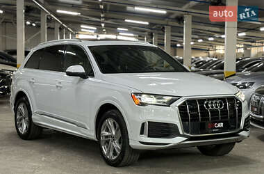 Позашляховик / Кросовер Audi Q7 2021 в 