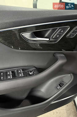 Позашляховик / Кросовер Audi Q7 2021 в 