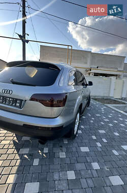 Позашляховик / Кросовер Audi Q7 2007 в 